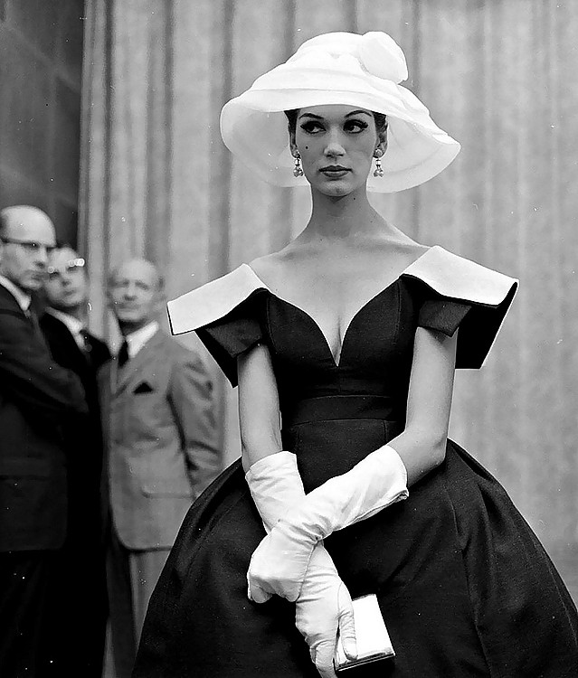 Simone Daillencourt wearing Galanos dress, 1959
