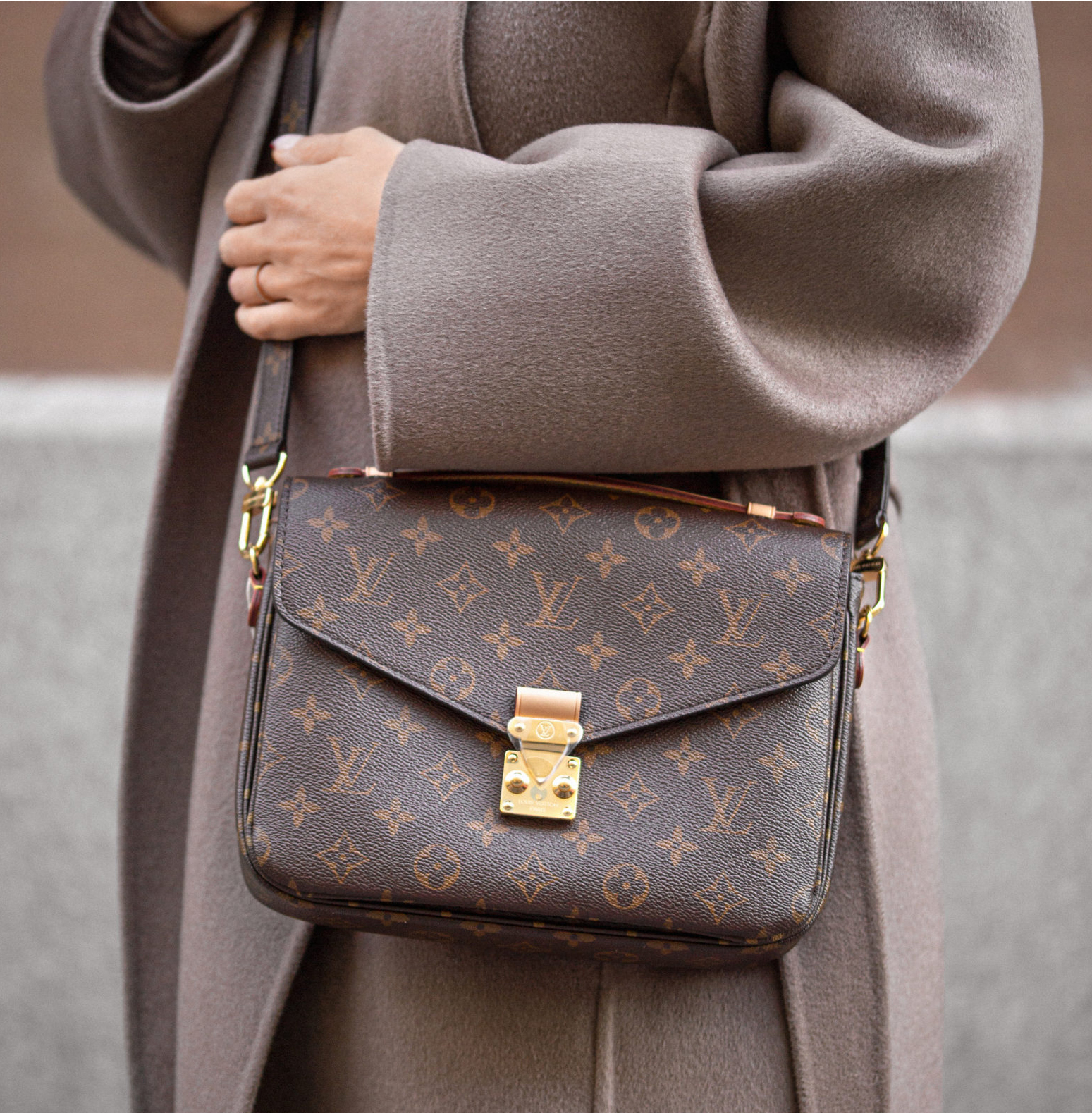 Louis Vuitton Pochette Metis Bag