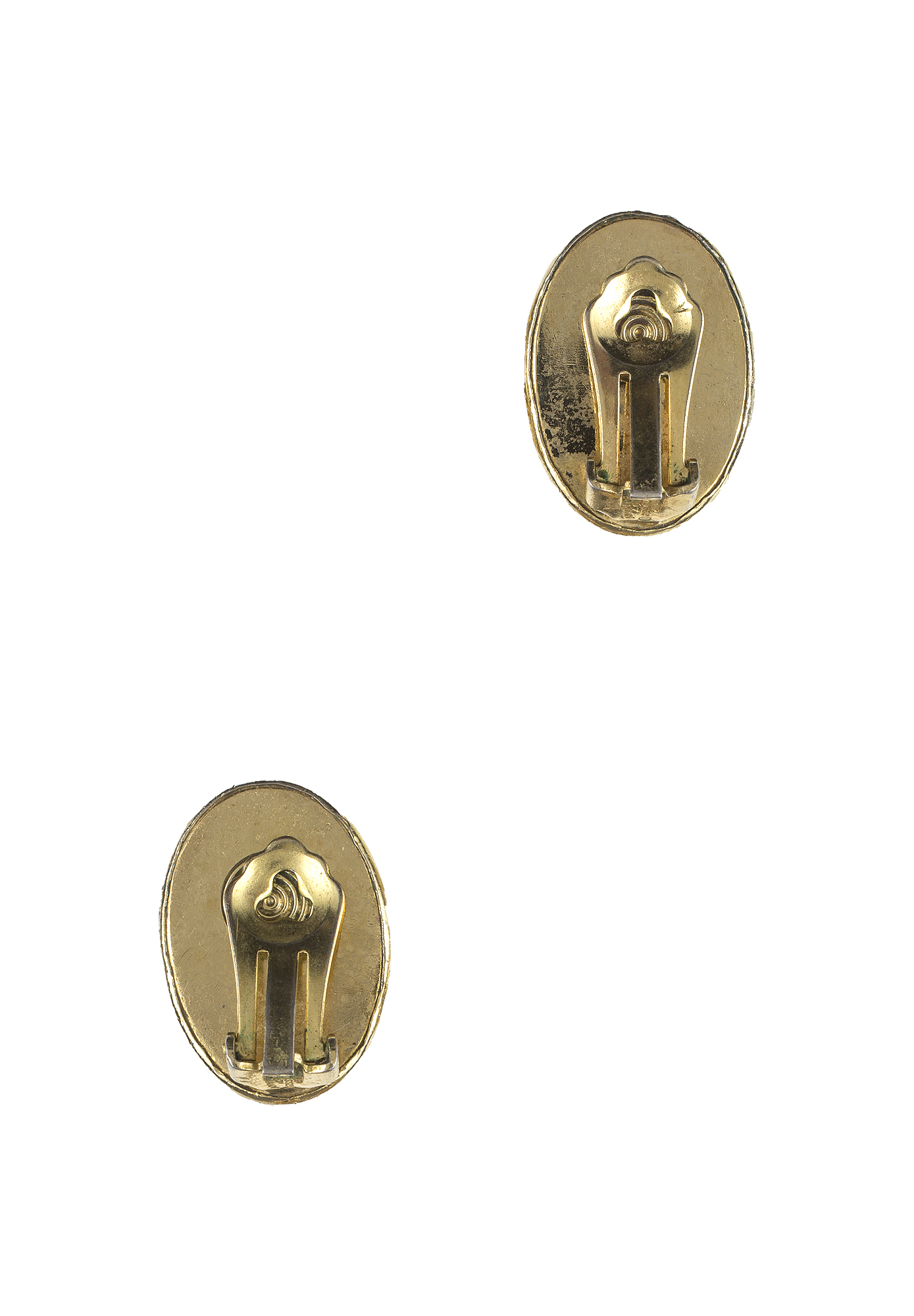 Grossé Vintage Shell Clip-On Earrings