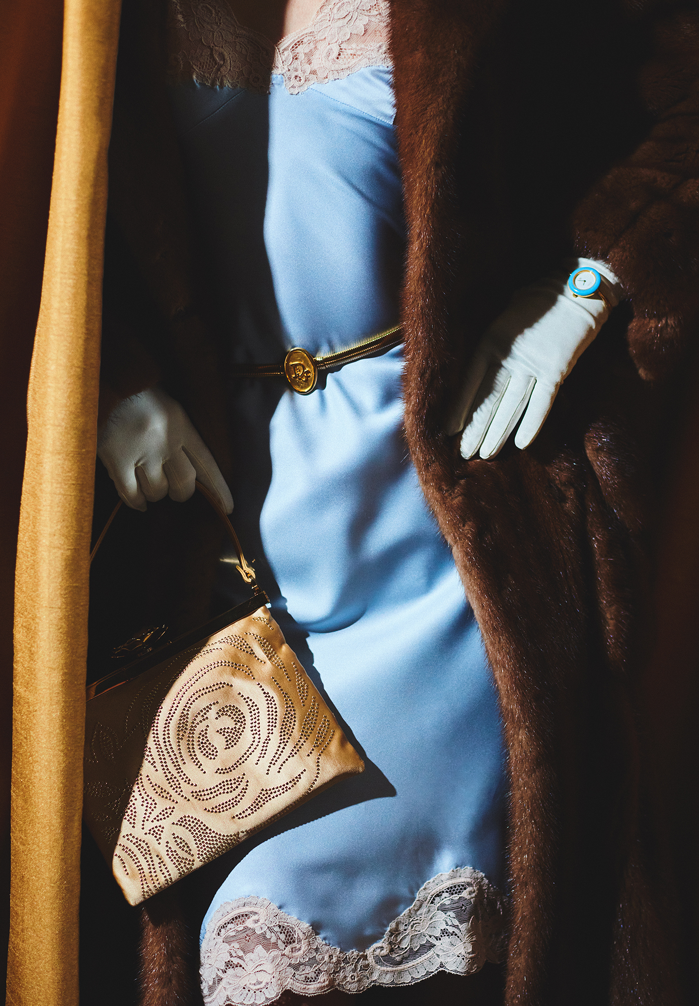 Gucci 1100-L Watch With Multicolour Interchangeable Bezels