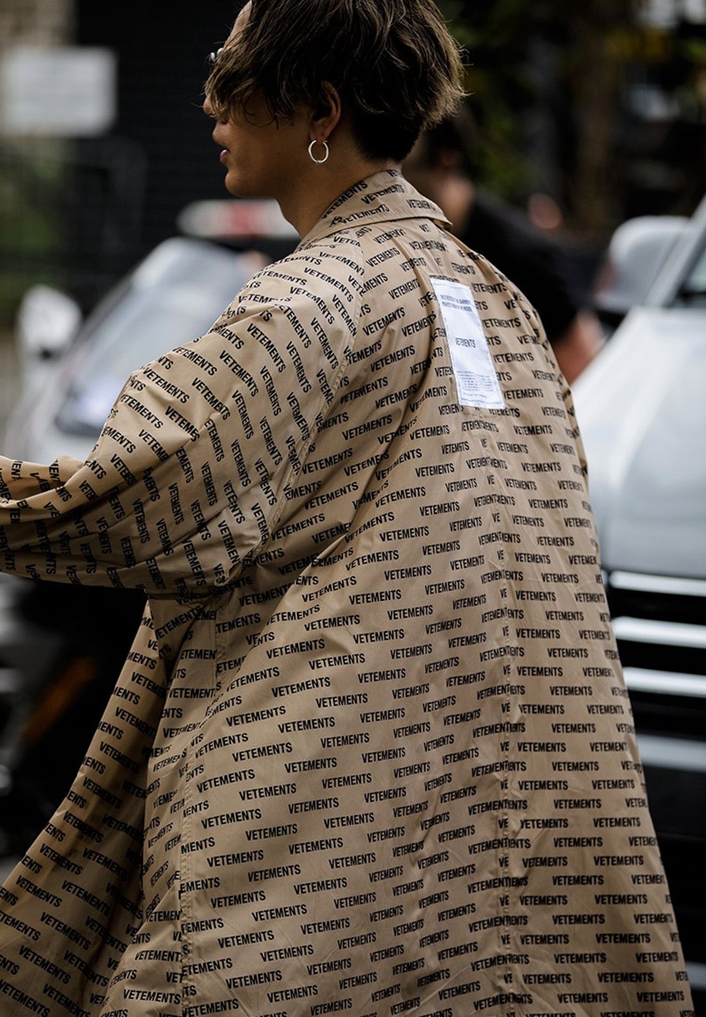 Vetements Beige Raincoat With Inscriptions
