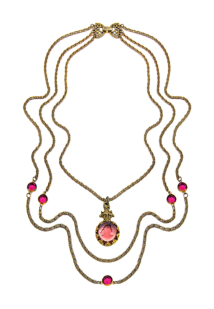 Elegant Goldette Necklace with a Pendant