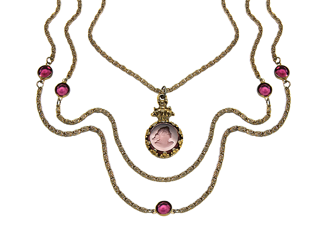 Elegant Goldette Necklace with a Pendant